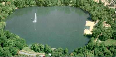 Der Weie See im Luftbild: das fast kreisrunde Toteisloch